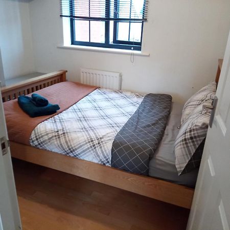 Beautiful 2-Bed House In Bolton With Free Parking Villa Eksteriør bilde