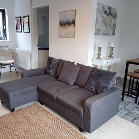 Beautiful 2-Bed House In Bolton With Free Parking Villa Eksteriør bilde