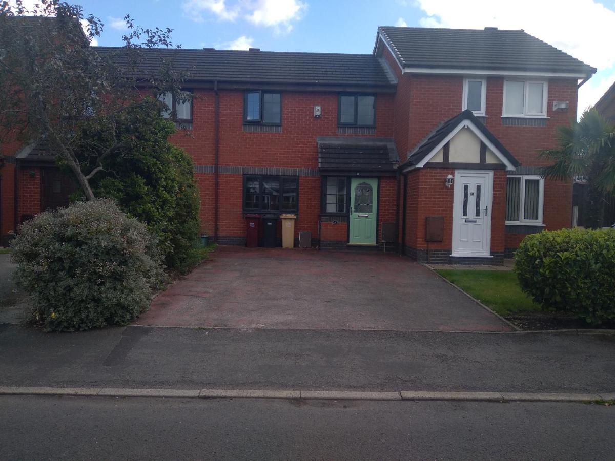 Beautiful 2-Bed House In Bolton With Free Parking Villa Eksteriør bilde
