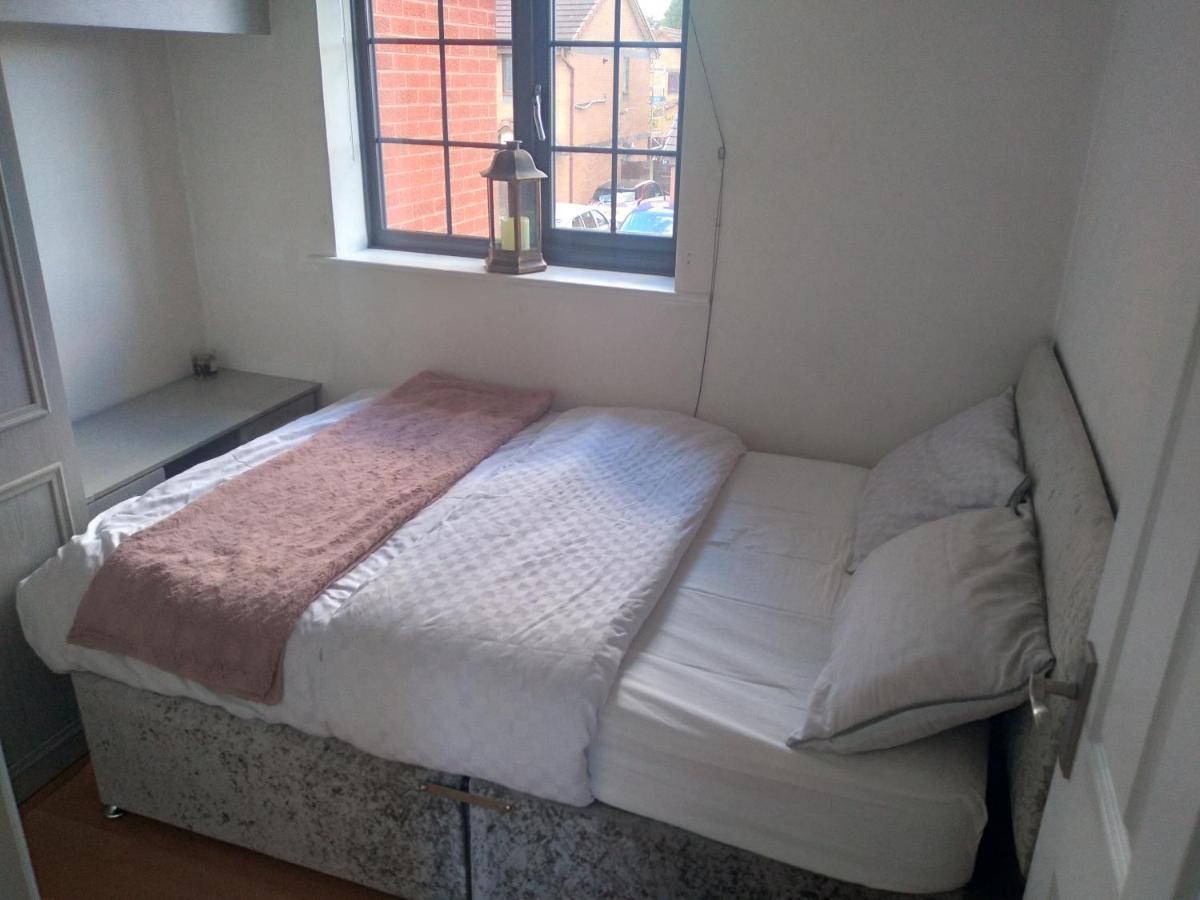 Beautiful 2-Bed House In Bolton With Free Parking Villa Eksteriør bilde
