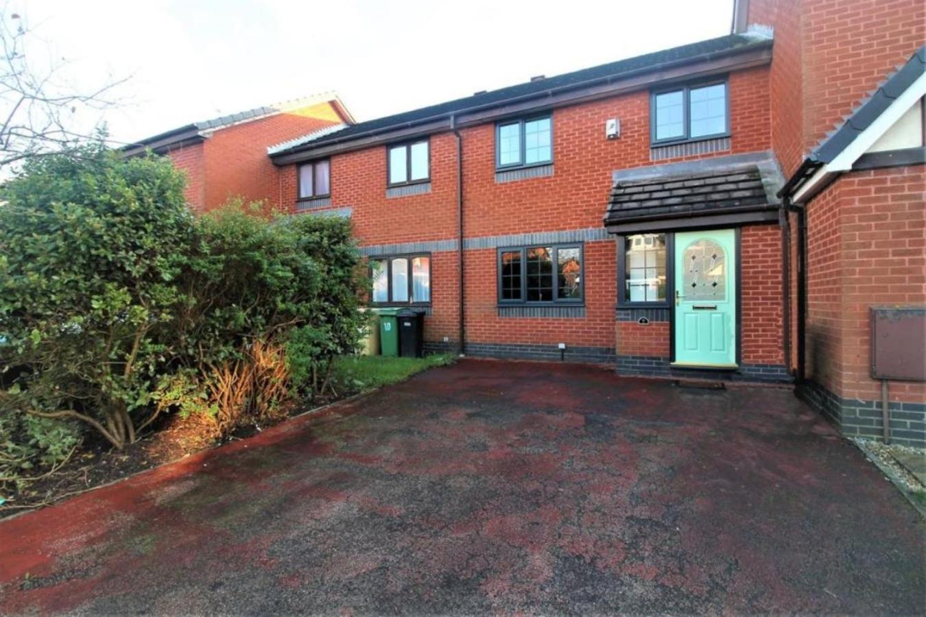 Beautiful 2-Bed House In Bolton With Free Parking Villa Eksteriør bilde