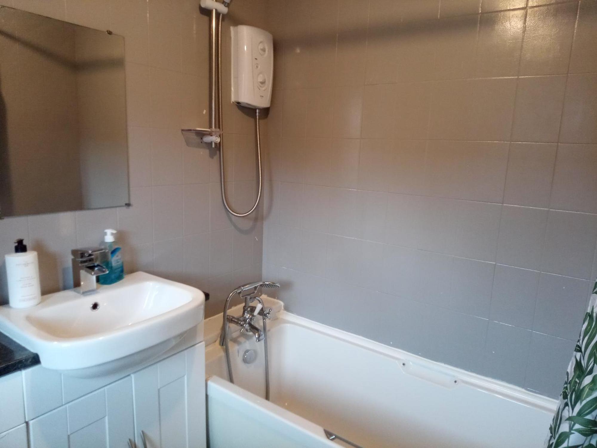 Beautiful 2-Bed House In Bolton With Free Parking Villa Eksteriør bilde