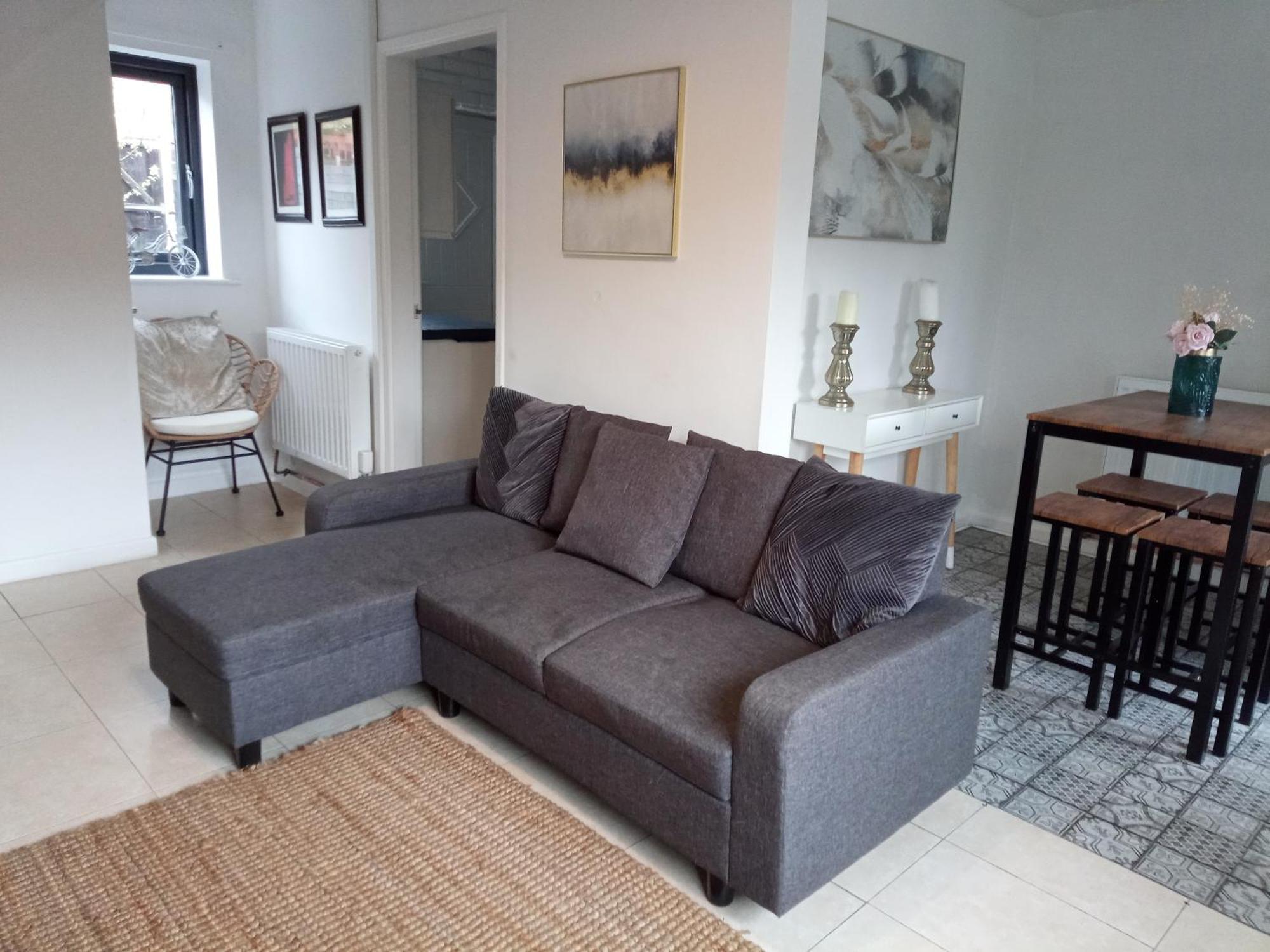 Beautiful 2-Bed House In Bolton With Free Parking Villa Eksteriør bilde