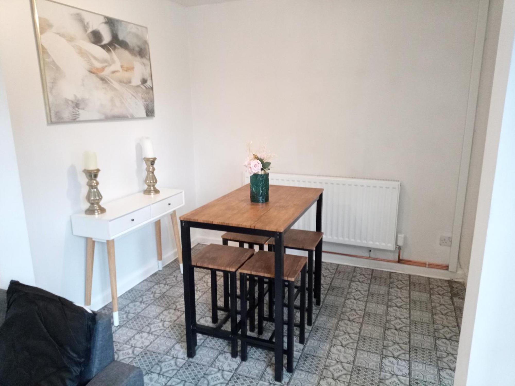 Beautiful 2-Bed House In Bolton With Free Parking Villa Eksteriør bilde
